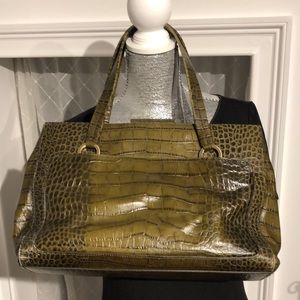 ANN TAYLOR Green embossed faux leather bag.
